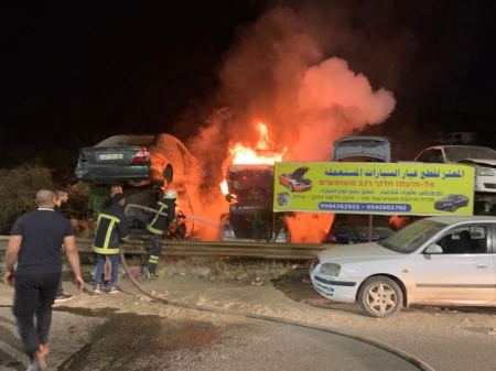 برطعة : احتراق مركبتين في محل لقطع السيارات 